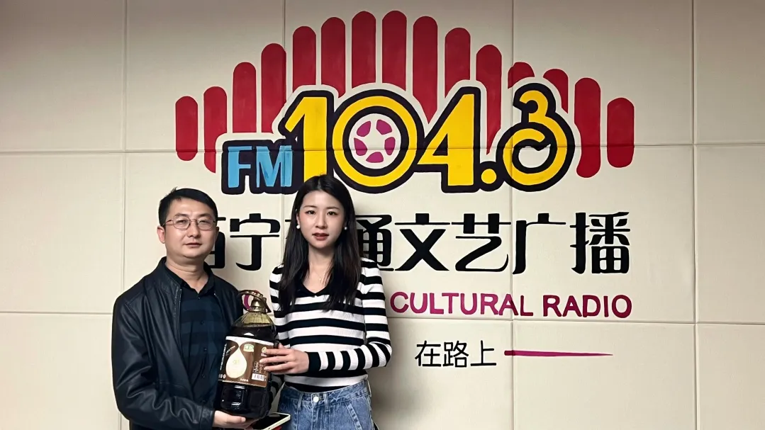 金世倉(cāng)受邀坐客青海交通文藝廣播《 向上吧生活》欄目